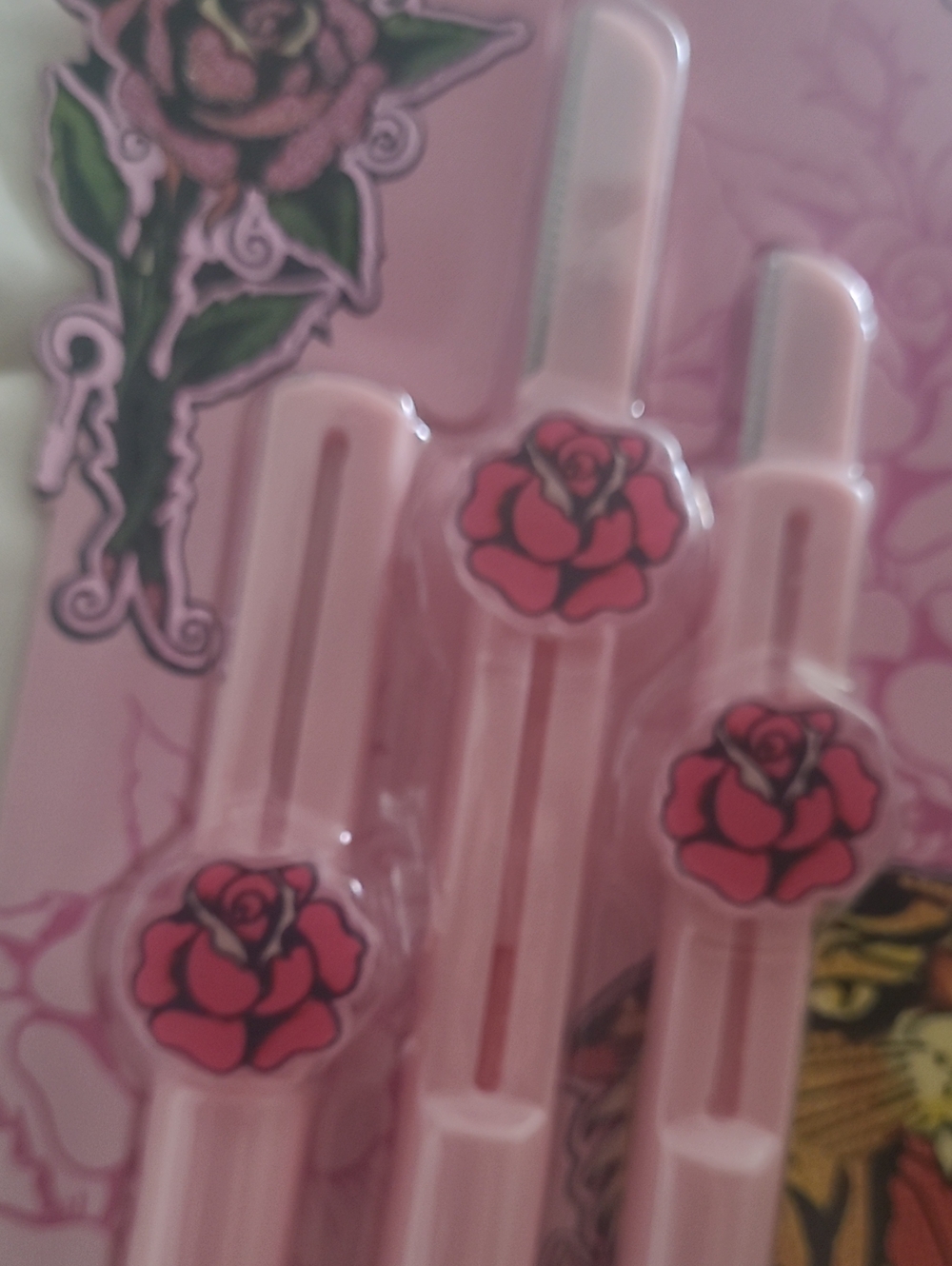 ED HARDY Reyractable Facial Razors - Picture 3 of 3